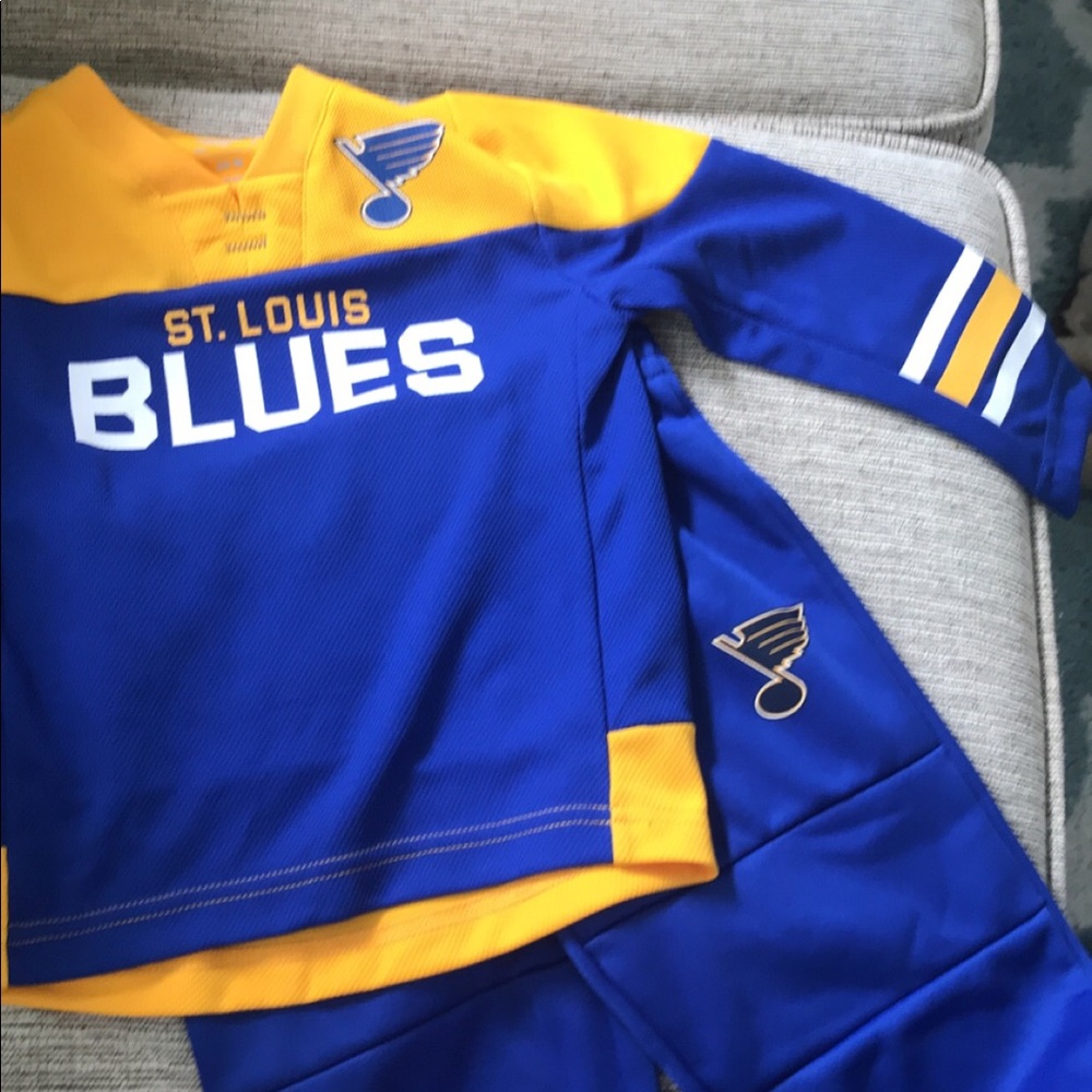 St. Louis blues top with sweatpants